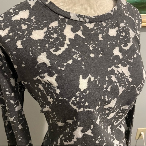 Fabletics Sweatshirt- Gray - Picture 2 of 5